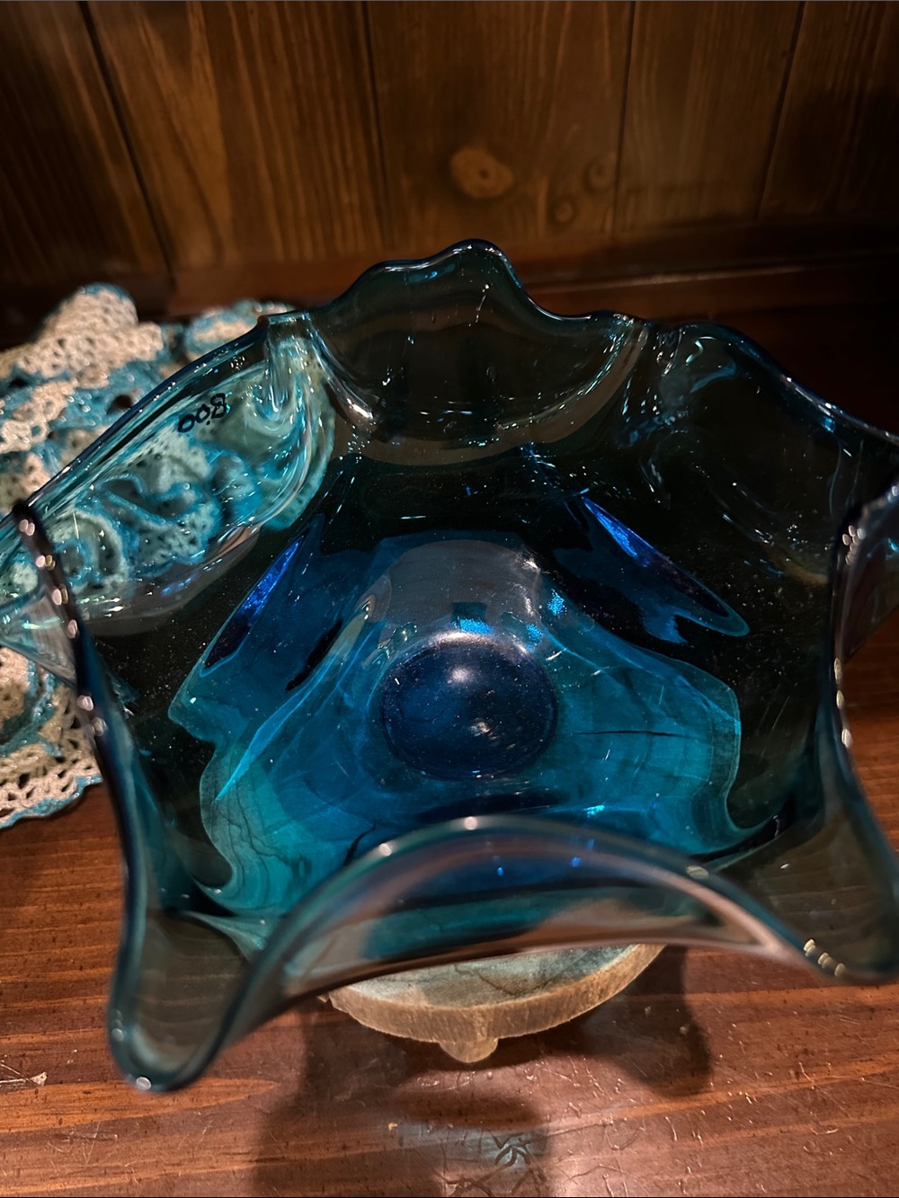Vintage blue Viking ruffled handkerchief glass bowl with extra large doilie